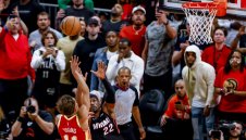 Трей върна Атланта в серията с Маями с кош в края