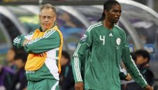 Нигерийският президент разформирова отбора