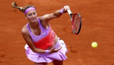 Квитова направи 54 непредизвикани грешки, но спечели