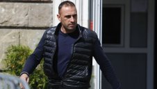 Феновете в Босна защитиха Петев след провала