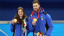 Италия спечели злато в кърлинга за смесени отбори