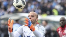 Ники Михайлов няма мач за Левски, но излиза титуляр за България