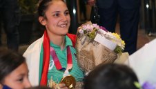 От малкия град до световния връх: Ивет Горанова се прибира в Долна Митрополия