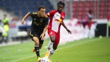 Байерн отново нокаутира Барса, този път на трансферния пазар