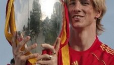 Каут сравни Торес с Ван Бастен и Рууд Гулит