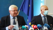 Министър Ананиев обяви: Затваряме стадионите до дни
