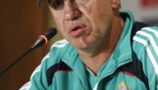 Мексико няма да пуска звездите си срещу Италия