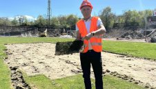 Стоичков си взе спомен от "Българска армия" + СНИМКИ