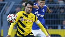 Борусия Дортмунд изнудва Юнайтед за Хумелс