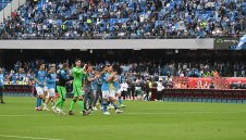 Наполи монтира гигантски екрани за титлата