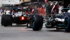 Сензацията бе близо, но Макс измъкна полпозицията от Ръсел!