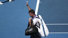 Вавринка аут от Australian Open след петсетов трилър