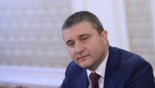 Министър Горанов отказа да отговори на Божков. Бизнесменът дължал 700 млн. на държавата