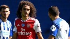 Халф на Арсенал се размина с наказание