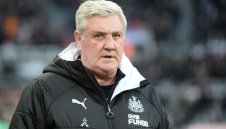 В Нюкасъл наложиха забрана за ръкостискане заради коронавируса