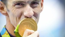 Легендата Майкъл Фелпс иска доживотни наказания за измамниците