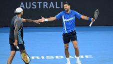 Новак Джокович и Ник Кирьос откраднаха шоуто в Бризбън