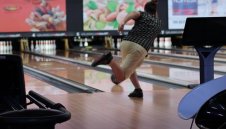 Свирепа битка преди финалите на международния турнир по боулинг в София