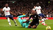 Стърлинг бе за червен картон, видяхме поредния фарс от ВАР