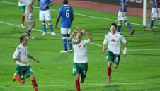 Стряскаме „адзурите“ на родна земя