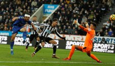 Нюкасъл се самоуби срещу Лестър за ЧРД