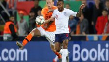 Де Йонг към Англия: Холандия не се предава