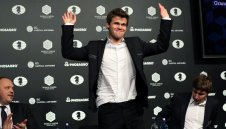 Отново световен шампион! Карлсен спечели Световното за трети пореден път