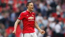 Пълна мъгла около Матич, Юнайтед още не е активирал клаузата му за удължаване на договора