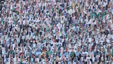 Феновете се връщат по стадионите в Германия