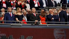 Крьонке извади 525 милиона паунда, иска цялата власт в Арсенал