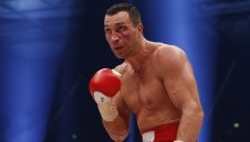 Насрочиха дата за големия мач между Джошуа и Кличко