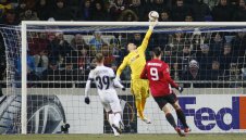 Юнайтед е на 1/16-финал в Лига Европа след мъка в украинския студ + ВИДЕО