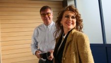 Илиана Раева в еуфория: Левски не фалира! Милиони сини сърца за Левски