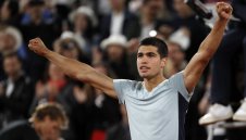 Карлос Алкарас продължава да мачка на "Уимбълдън"