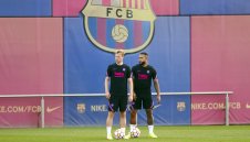 Френки де Йонг или Депай? Барса реши кого да разкара