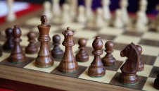 Федерациите по шахмат си стиснаха ръцете