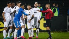 Отменена дузпа, греди, червен картон: Левски най-накрая удари Славия