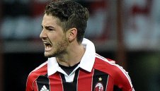 Бивш любовник на щерката на Берлускони иска отново да рита в Милан