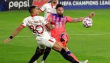 Оливие Жиру направи на пух и прах Севиля