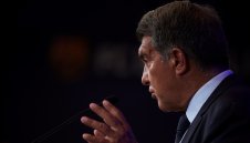 Ще има ли уволнения в Барса? Лапорта свика среща до 2 ч. вечерта