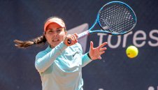 Томова започва в Мелбърн в ранните часове на понеделник 