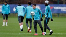 Азар замрази преговорите с Челси заради Реал