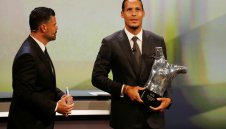 Ван Дайк е номер 1 при защитниците, Де Йонг спечели наградата за най-добър халф