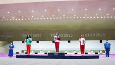 Двоен аршин: "Маски долу" за призьорите в Токио + СНИМКИ