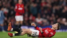 Нов шамар за затъналия Манчестър Юнайтед