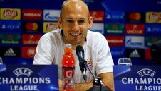 Ариен Робен е като Меси