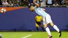 Бащата на Агуеро: Кун ще последва Меси