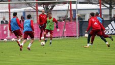 Гьотце отново я гали