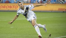 Впечатляващо постижение! Ибра с гол №500 в кариерата си