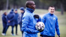 Твърд титуляр в Левски поема към пейката